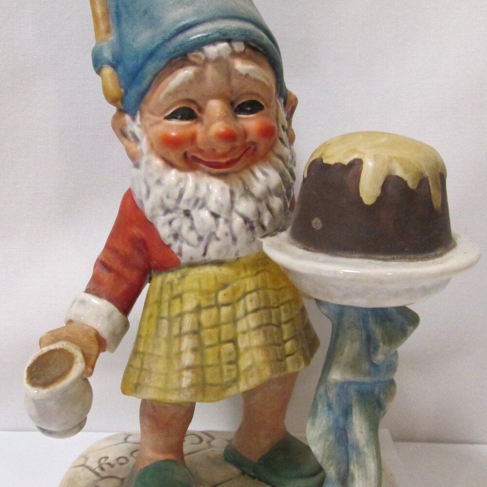 Goebel Co-Boy Gnome "Plum the Pastry Chef" WELL 506